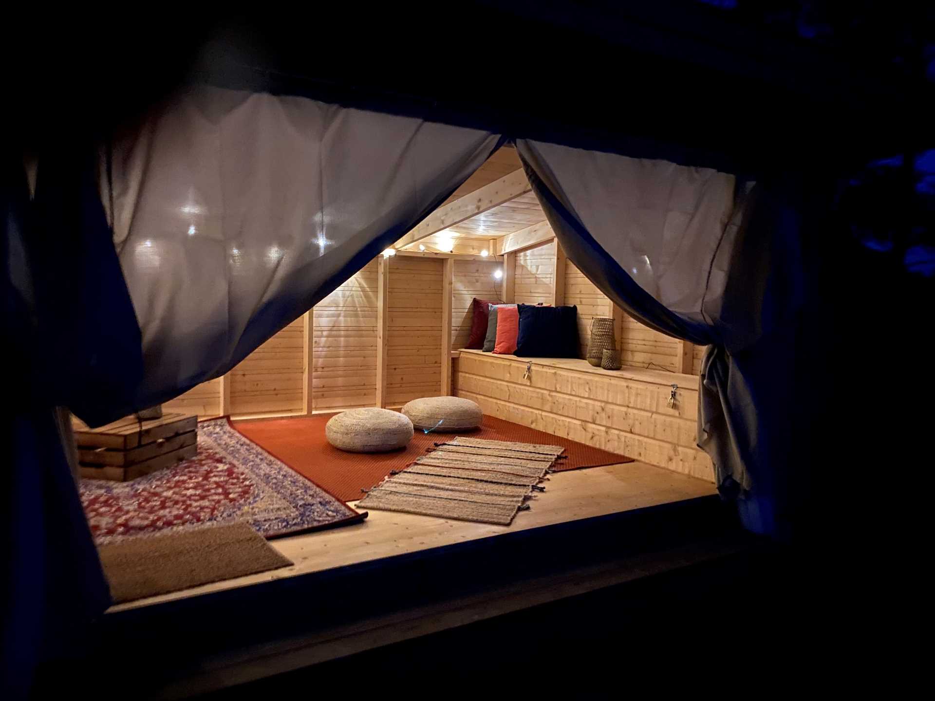 Vårdnäs-glamping-vindskydd-camping de lux2